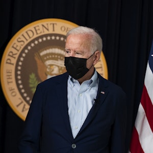 Joe Biden, Präsident der USA, kommt am 28. August 2021 zu einem Briefing im Eisenhower Executive Office Building auf dem Campus des Weißen Hauses in Washington