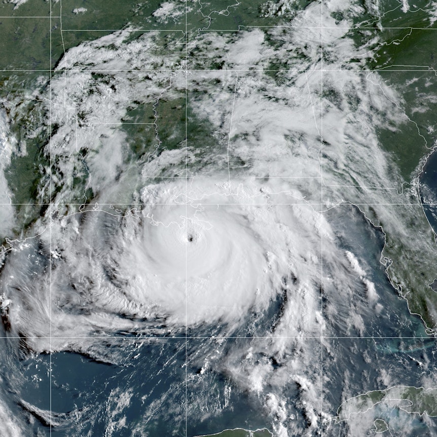 Ein NASA MODIS-Satellitenbild, das die Ausmaße des Hurrikan Ida zeigt, einen Sturm der Kategorie 4, der am 29. August 2021 östlich von New Orleans auf die Küste von Louisiana trifft.