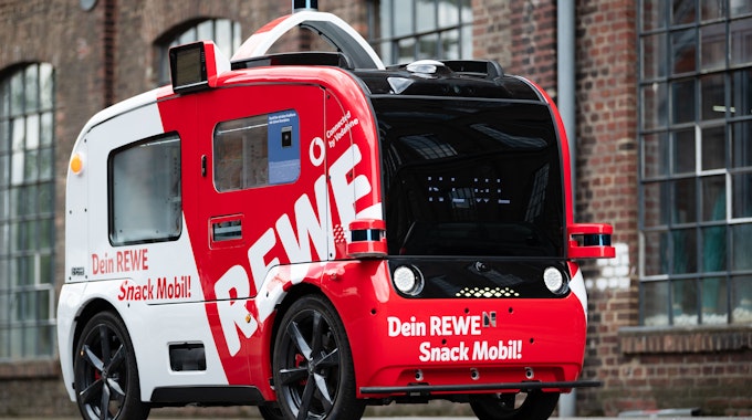 Das „Snack Mobil“ von Rewe steht auf dem Gelände des Carlswerks.