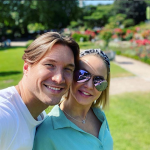 Let's Dance-Star Evgeny Vinokurov und seine Verlobte Nina, hier auf einem Instagram-Selfie im Juli 2021, erwarten ihr erstes Kind.