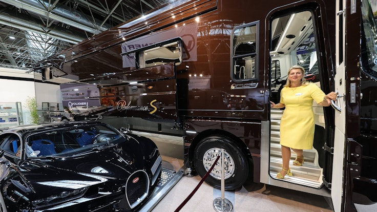 Die Volkner Mobil GmbH aus Wuppertal präsentiert mit einem Kaufpreis von 2,035 Mio. Euro das diesjährig teuerste Wohnmobil auf der Düsseldorfer Messe Caravan Salon.