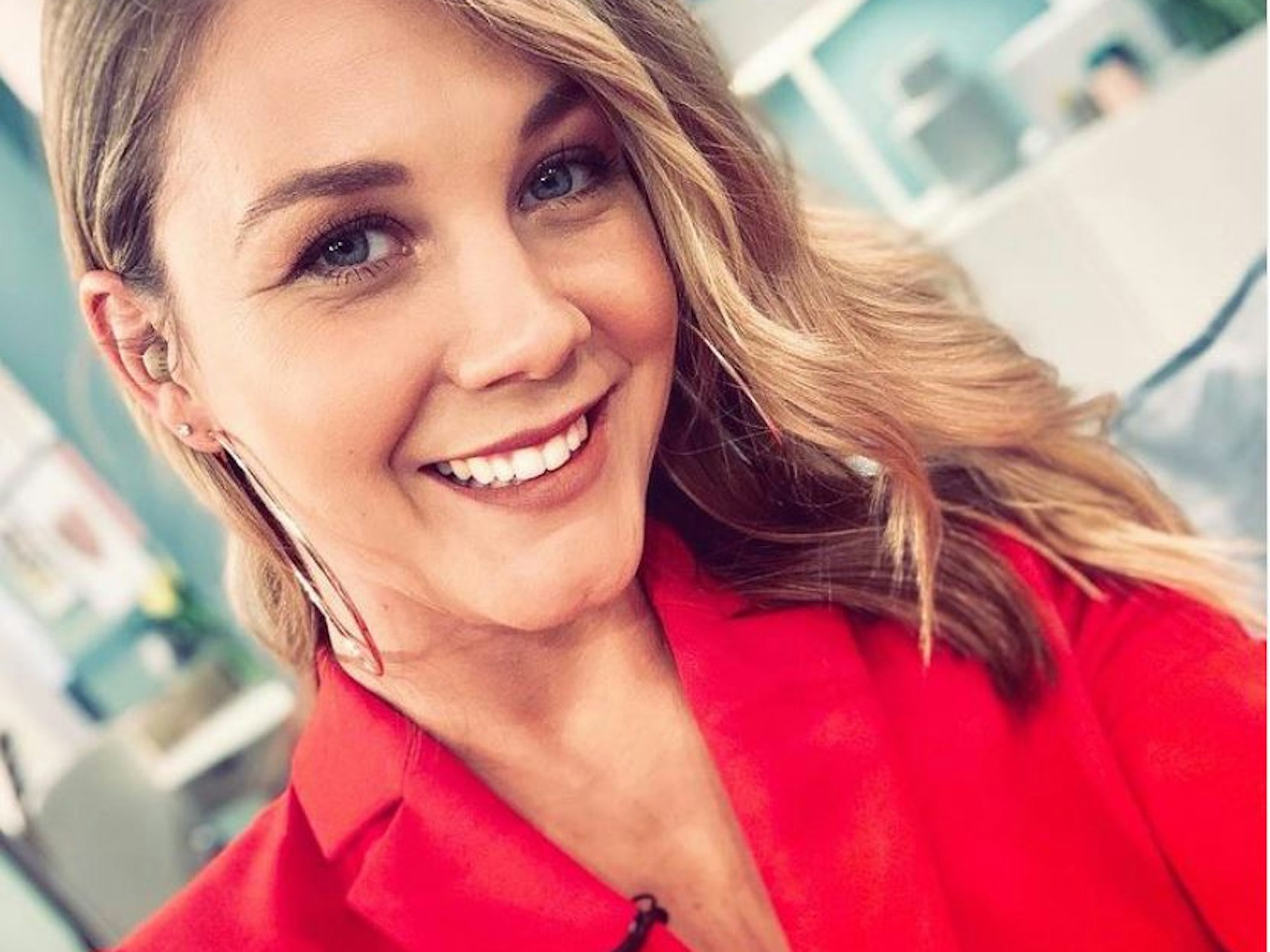 Alina Merkau vom Sat.1-„Frühstücksfernsehen“: Sie zeigte sich jetzt ihren Fans im Bikini. Das Selfie hat sie am 25. April 2019 auf ihrem Instagram-Account gepostet.