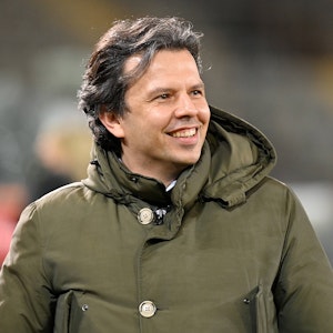 Manager Samir Arabi im Stadion in Bielefeld.