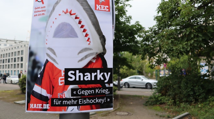 Sharky wirbt für den Start der Eishockey-Saison in Köln.
