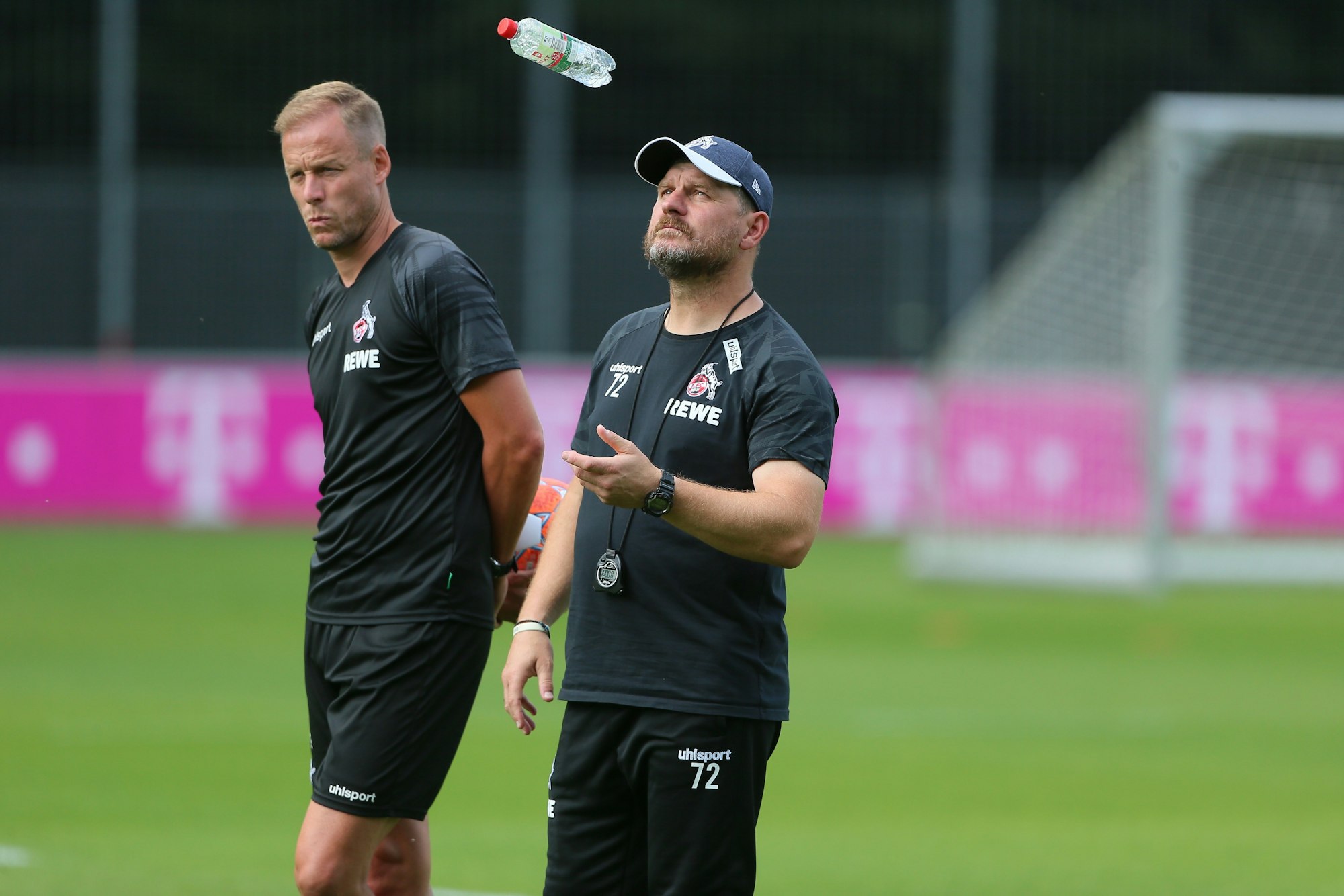 Kevin McKenna und Steffen Baumgart während des Trainings beim 1. FC Köln