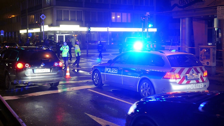 Die Polizei musste massiv eingreifen (hier ein Archivfoto von einem Einsatz der Polizei nach einer Massenschlägerei in Bremen 2013).