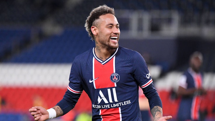 Neymar im Trikot von Paris strahlt.