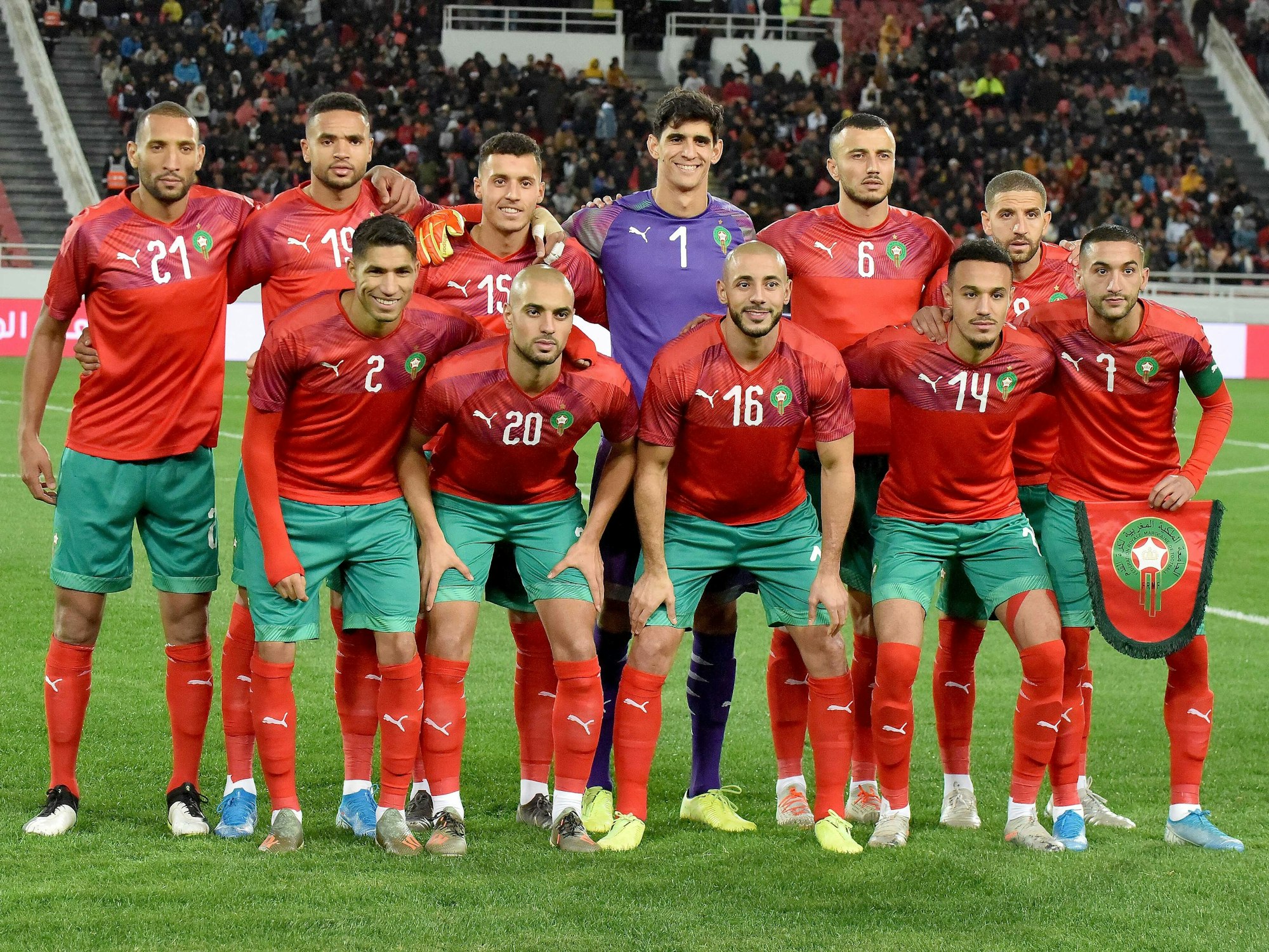 Die marokkanische Nationalmannschaft posiert für ein Teamfoto.
