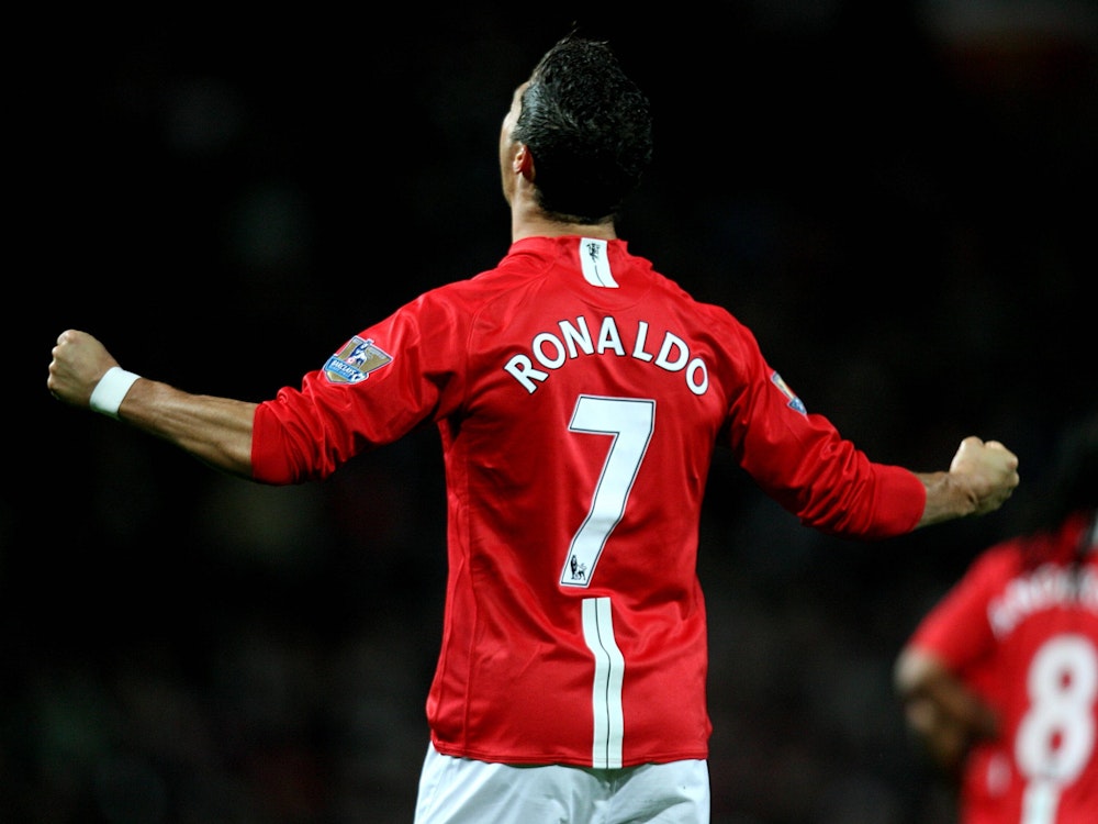 Ronaldo am 29. Oktober 2008 im Trikot von Manchester United jubelt. Auf dem Rücken trägt er seine Lieblingsnummer.