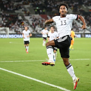 Deutschlands Karim Adeyemi jubelt nach seinem Treffer zum 6:0.