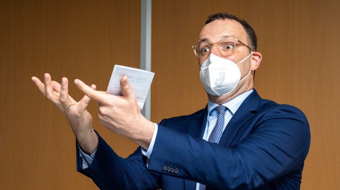 Jens Spahn (CDU), Bundesminister für Gesundheit, ruft die Deutschen zur Impfung gegen das Coronavirus auf.