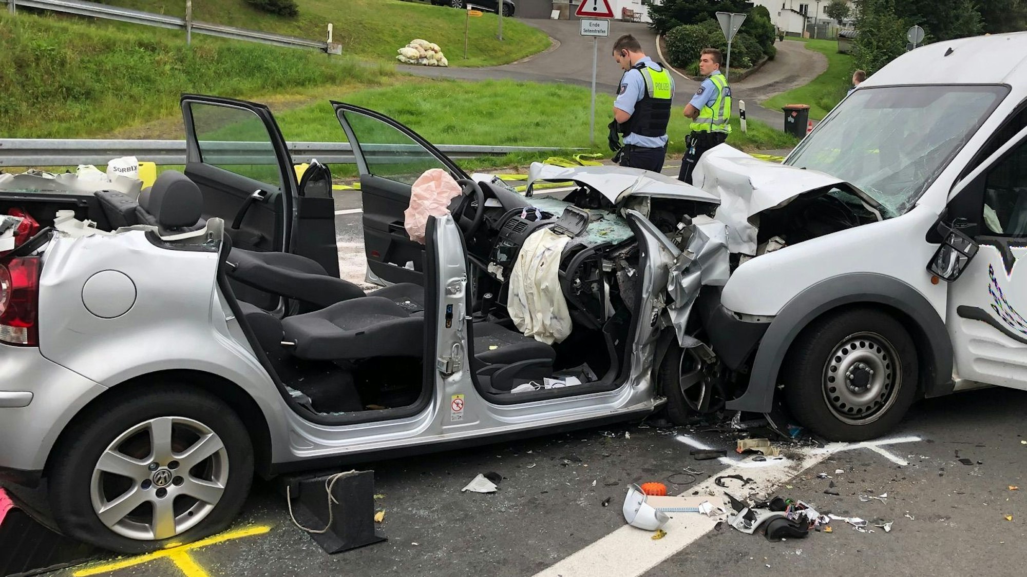 Schwerer Unfall auf der B506 bei Laudenbach im Rheinisch-Bergischen Kreis: Nahe Kürten wurde wurde am 7. September ein 23-Jähriger schwer verletzt.