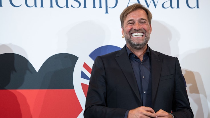 Jürgen Klopp steht bei der Verleihung des "German-Britisch#Freundship-Award" auf der Bühne.