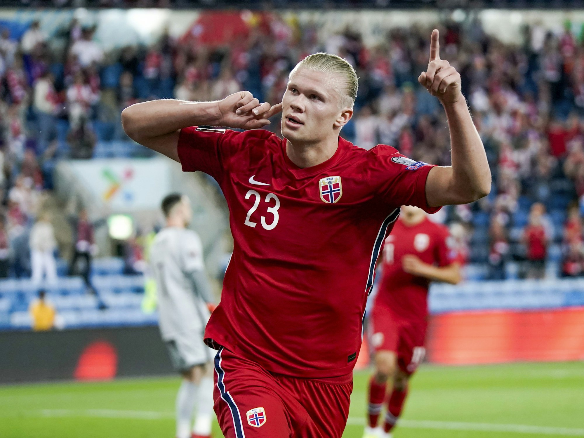 Erling Haaland aus Norwegen jubelt über sein Tor zum 1:0 gegen die Niederlande