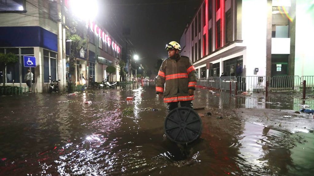 Bei Überschwemmungen in Mexiko (hier Ecatepec am 6. September) sind in einem Krankenhaus mindestens 16 Menschen ums Leben gekommen.