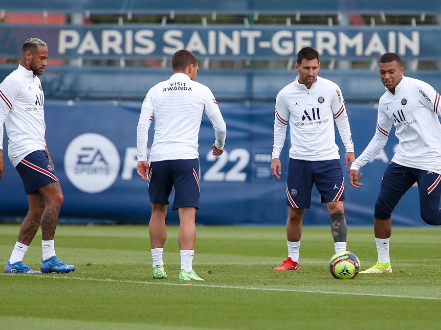Neymar, Marco Verratti, Lionel Messi und Kylian Mbappé (v.l.) beim PSG-Training.