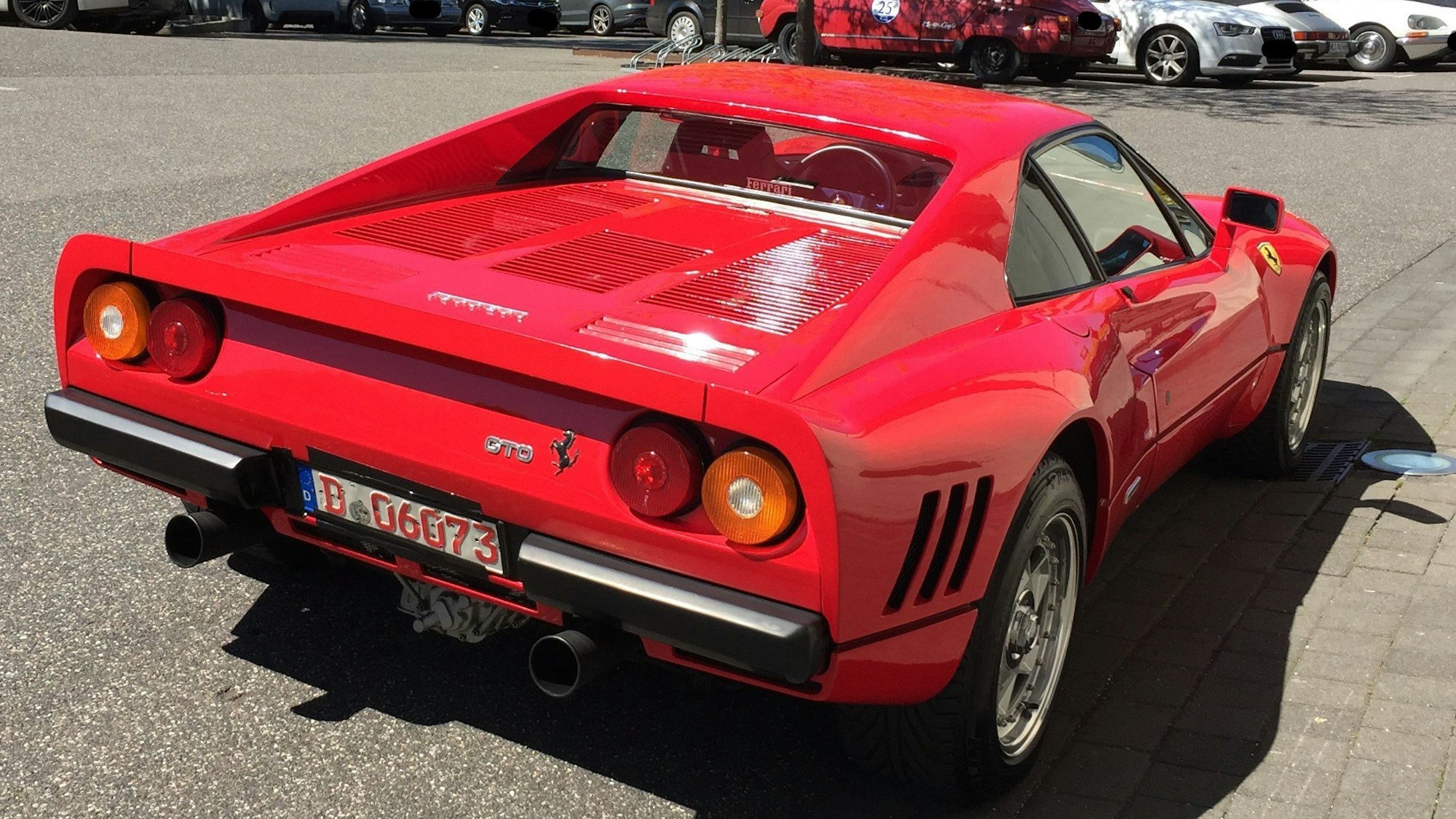 Dieses am 13. Mai 2019 von der Polizei Düsseldorf zur Verfügung gestellte Foto zeigt einen Ferrari. Ein Dieb nutzte die Gelegenheit einer Probefahrt und entwendete am 13.05.2019 in Neuss-Uedesheim den seltenen Ferrari GTO.