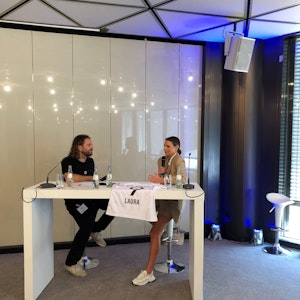 RTL-Star Laura Wontorra und Benjamin Adrion im Viva con Agua-Podbast Football for future.