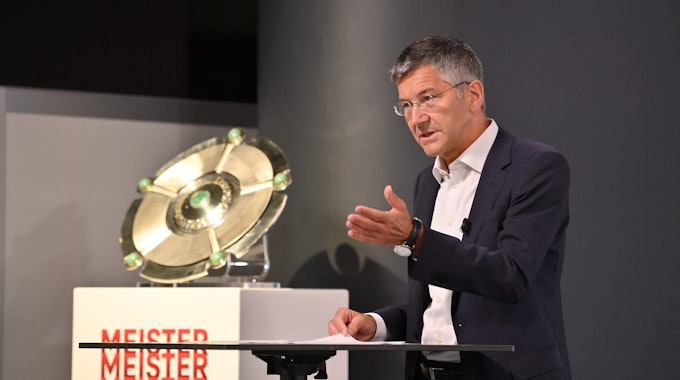 Herbert Hainer hält eine Rede beim FC Bayern München.