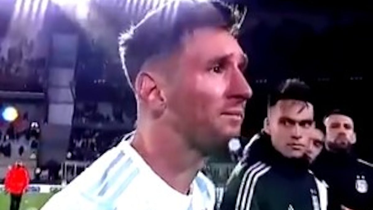 Lionel Messi weint nach seinem Tor-Rekord.