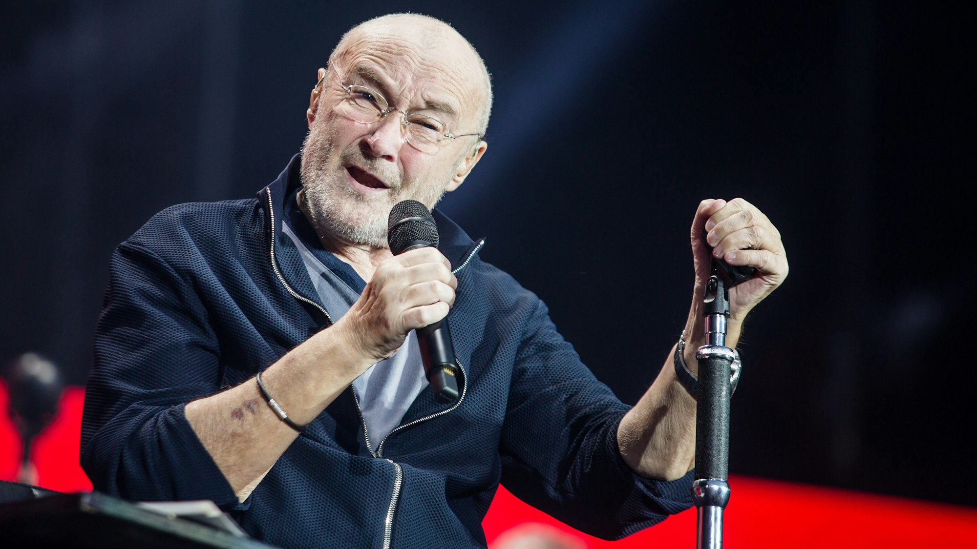 Phil Collins, hier 2019 in der Mercedes-Benz Arena in Stuttgart, spricht nun über seinen Gesundheitszustand.
