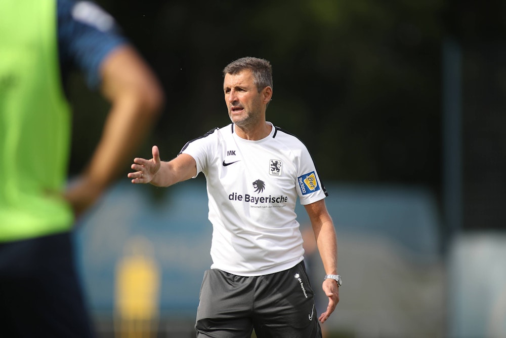 Trainer Michael Köllner (TSV 1860 München) darf am Sonntag nicht ins Stadion beim Hallescher FC.
