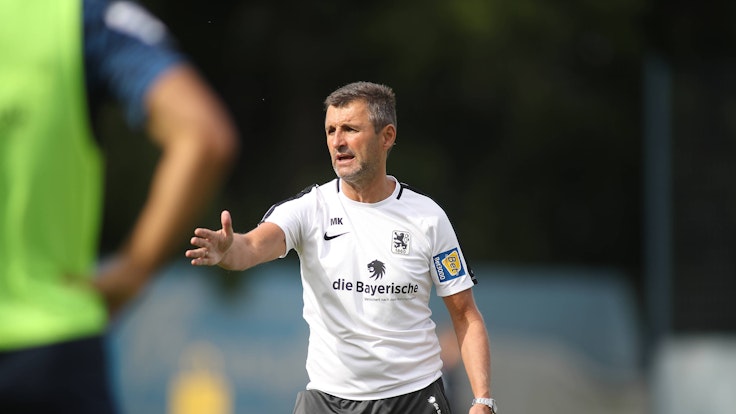 Trainer Michael Köllner (TSV 1860 München) darf am Sonntag nicht ins Stadion beim Hallescher FC.