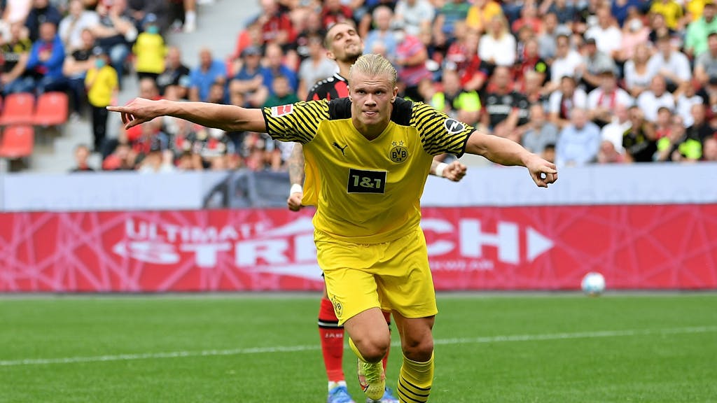 Erling Haaland jubelt über sein Tor gegen Bayer Leverkusen