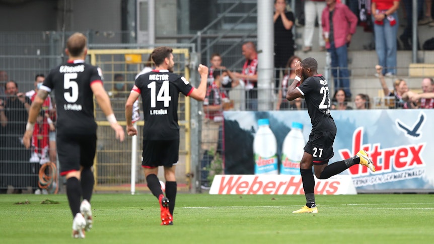 Anthony Modeste jubelt für den 1. FC Köln gegen den SC Freiburg.