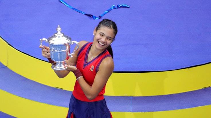 Emma Raducanu freut sich über den Gewinn der US Open