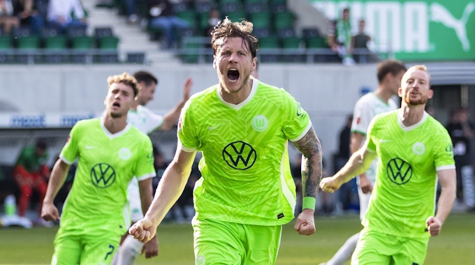 Wout Weghorst jubelt über sein Tor für den VfL Wolfsburg.