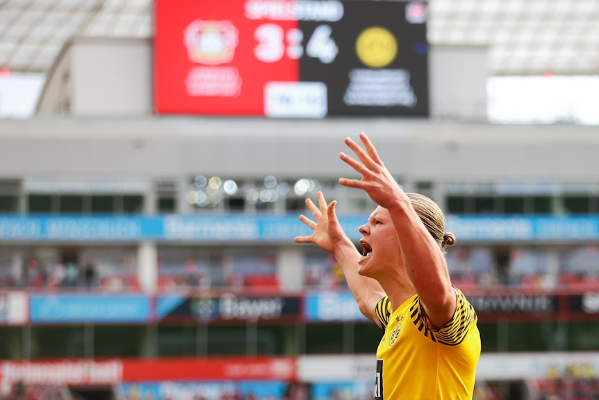 Dortmunds Erling Haaland bejubelt sein Tor zum 4:3.