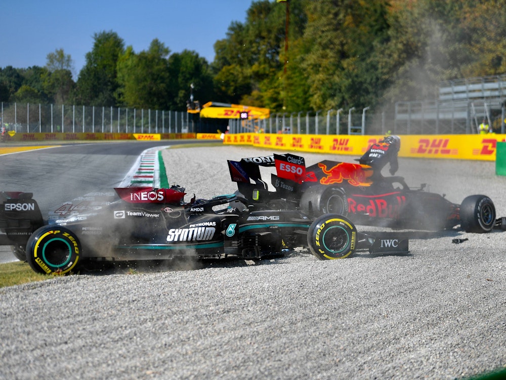 Lewis Hamilton und Max Verstappen sind nach einem Unfall in Monza beide ausgeschieden.