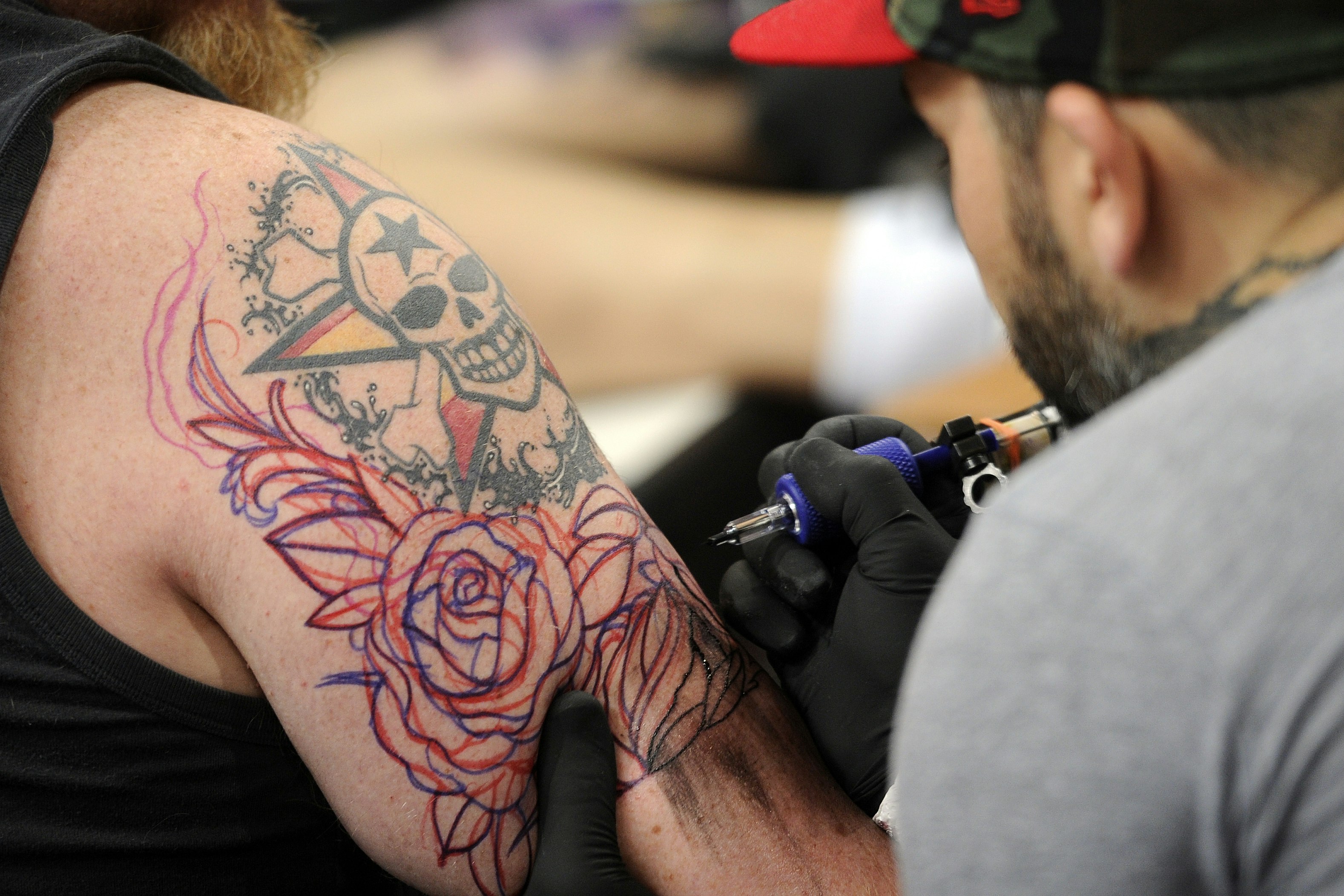 Psychische Probleme nach Tattoo: Kunde will Schmerzensgeld & mehr | Express