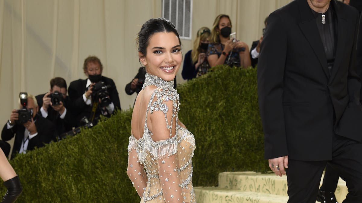 Model Kendall Jenner bei der diesjährigen „Met“-Gala. Kendall überraschte mit einem durchsichtigen Kleid.
