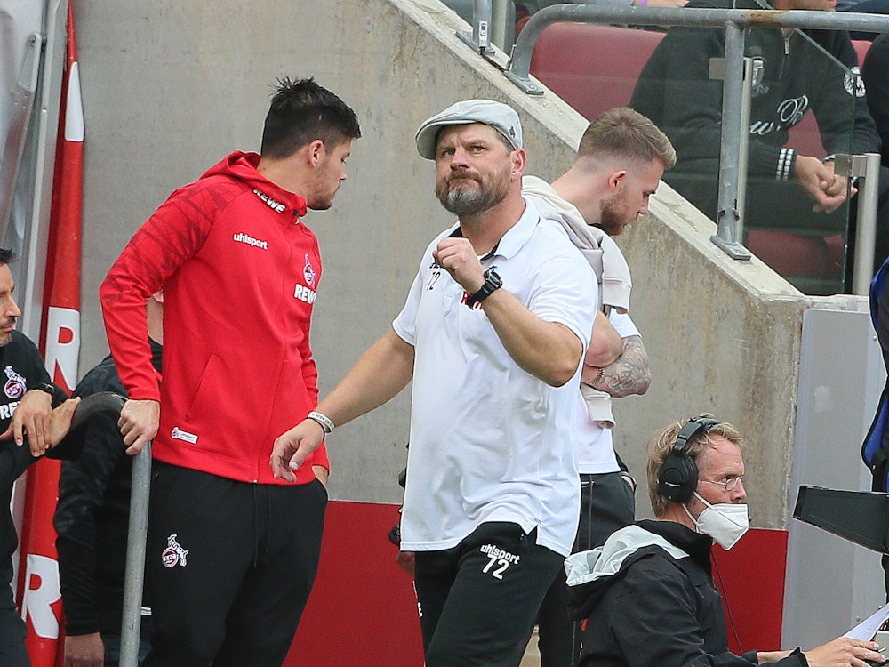 Steffen Baumgart (1. FC Köln) mit der „Becker-Faust“