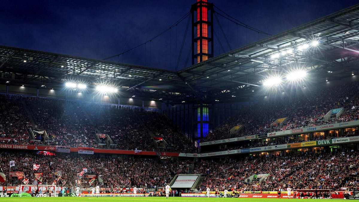 Der 1. FC Köln spielt im Rhein-Energie-Stadion gegen RB Leipzig.