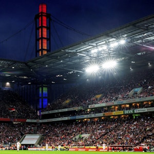 Der 1. FC Köln spielt im Rhein-Energie-Stadion gegen RB Leipzig.