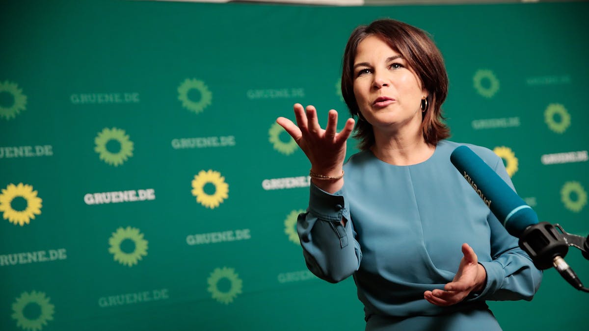 Kanzlerkandidatin Annalena Baerbock (Bündnis90/Die Grünen), am 16. September 2021 bei einer Pressekonferenz in Berlin, fordert die Bundesregierung zu einer Intervention in Moskau auf, damit die Gaspreise nicht noch weiter steigen.