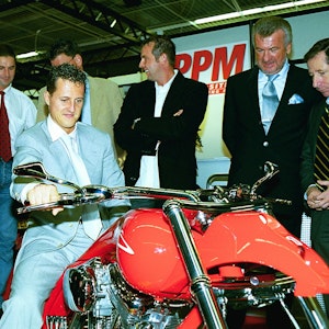 Michael Schumacher auf dem Prototyp seiner offiziellen Harley-Davidson "MS1 Limited Edition"