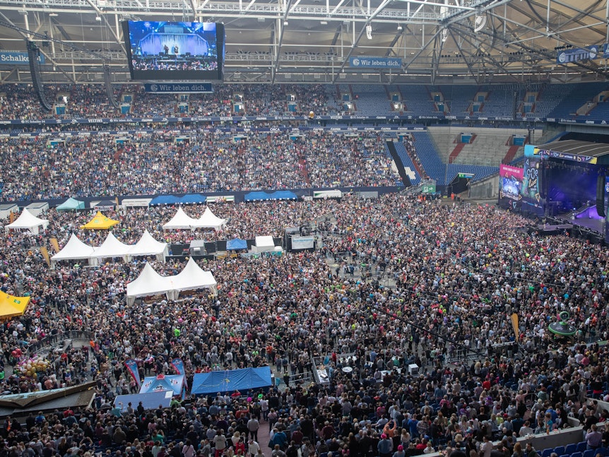 Tausende Fans in der Veltins-Arena in Gelsenkirchen.
