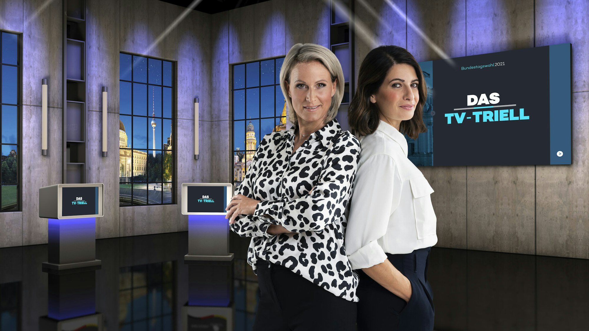 Das dritte und letzte TV-Triell wurde für die ProSieben-Gruppe von Linda Zervakis (r.) und Claudia von Brauchitsch moderiert. Letztere geriet in die Kritik, weil sie zuvor auch beim Parteisender CDU.tv arbeitete. 