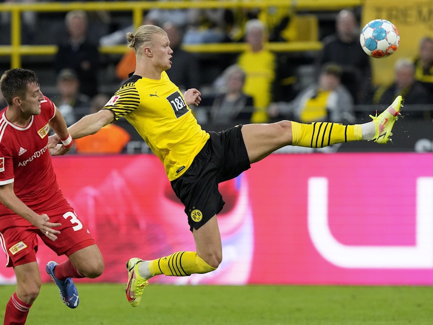 Erling Haaland erzielt ein Tor für Borussia Dortmund gegen Union Berlin.