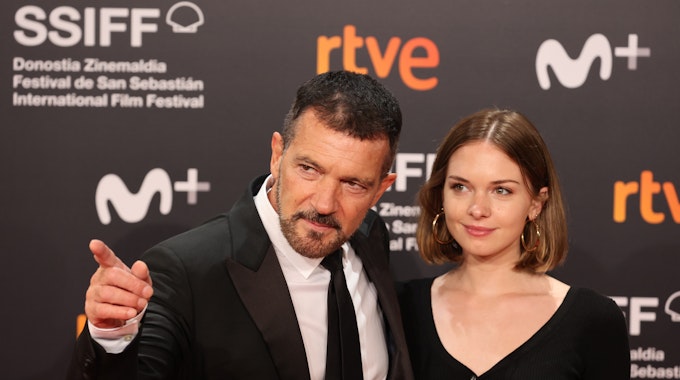 Der Schauspieler Antonio Banderas und seine Tochter Stella kommen am 17. September 2021 zur Eröffnungsgala des Filmfestivals von San Sebastian.