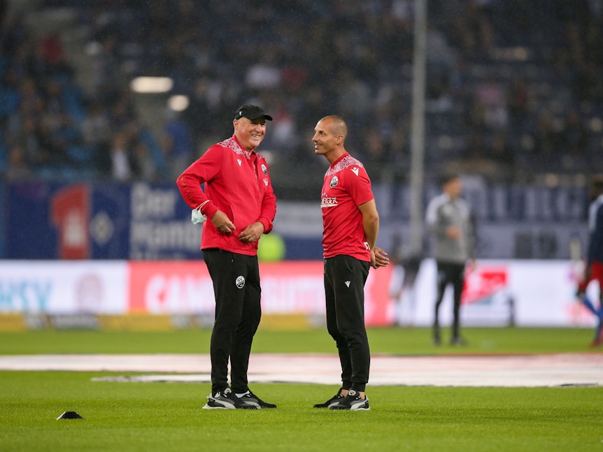 SV Sandhausen: Coach Gerhard Kleppinger (l) und Co Stefan Kulovits.