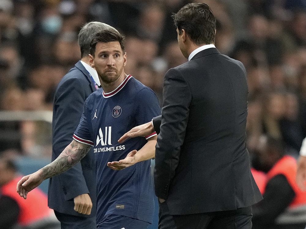 Lionel Messi zeigte PSG-Trainer Mauricio Pochettino seinen Unmut nach der Auswechelung gegen Lyon.