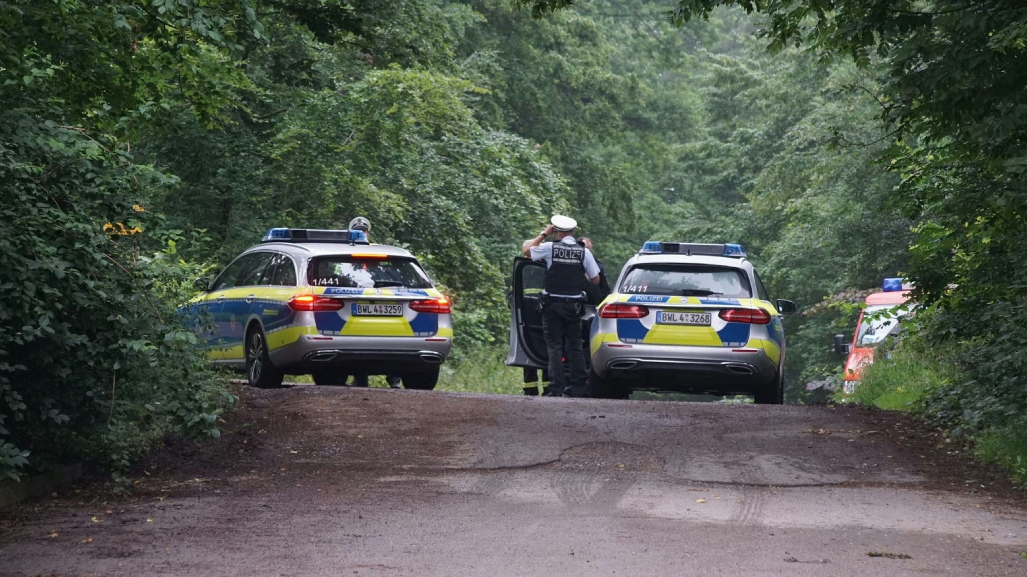 Die Polizei sichert einen Wald im Kreis Böblingen ab, Symbolfoto von Juli 2021.