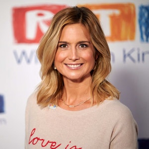 Die Moderatorin Susanna Ohlen steht beim 25. RTL Spendenmarathon vor einer Fotowand.