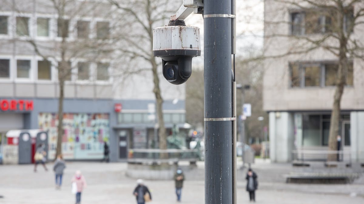 Videokamera am Wiener Platz in Köln.