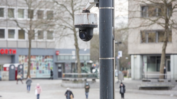 Videokamera am Wiener Platz in Köln.